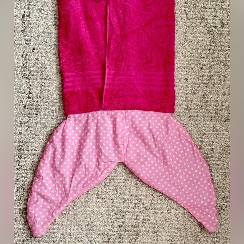 Pink Mermaid Tail Blanket - Picture 6 of 6